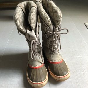 Women’s Sorel Boots VERY lightly used size 8